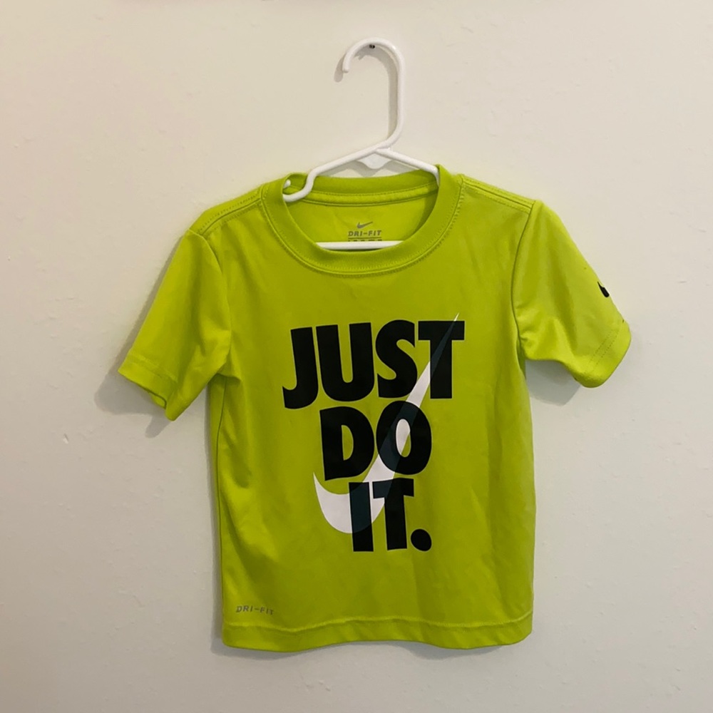 Boys Nike dry fit shirt size XS